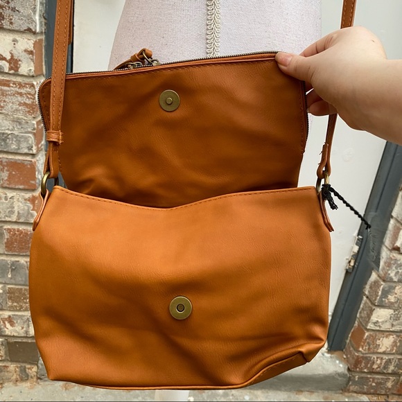 NWT T-Shirt & Jeans Bonita Flap Crossbody bag - Picture 9 of 12